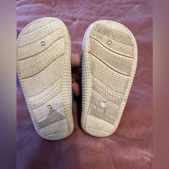 Cat & Jack Toddler water shoes - Picture 6 of 6